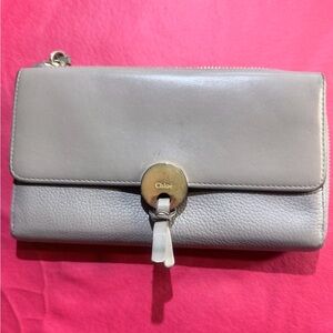 Chloe Indy long wallet in great condition. Please see pics.